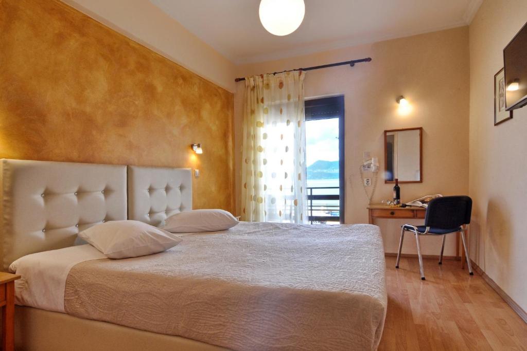 Двухместный (Двухместный номер с 1 кроватью или 2 отдельными кроватями и видом на море) отеля Hotel Atlantis, Керкира