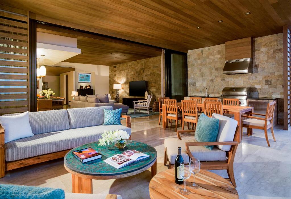 Сьюит (Вилла с 3 спальнями и видом на сад) отеля Chileno Bay Resort & Residences, an Auberge Resort, Кабо-Сан-Лукас