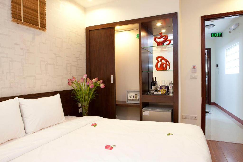 Двухместный (Улучшенный двухместный номер с 1 кроватью или 2 отдельными кроватями) отеля Rising Dragon Legend Hotel, Ханой