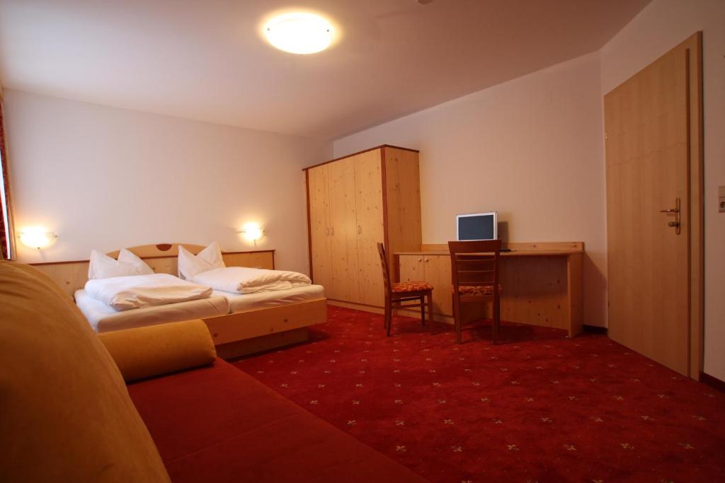 Одноместный (Двухместный номер с 1 кроватью (для 1 взрослого)) отеля Hotel Hubertus, Флаттах