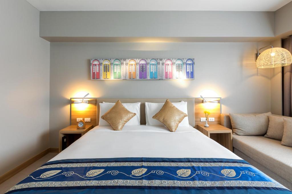 Двухместный (Номер Делюкс с кроватью размера «king-size») отеля Journey Hub Hotel Phuket, Пхукет
