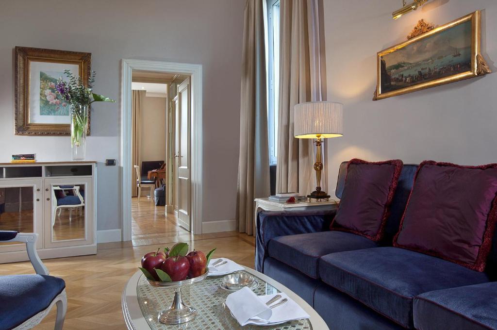 Сьюит (Полулюкс (для 3 взрослых)) отеля Aldrovandi Villa Borghese - The Leading Hotels of the World, Рим