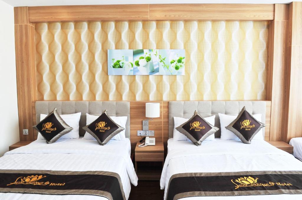 Двухместный (Двухместный номер Делюкс с 1 кроватью или 2 отдельными кроватями, вид на город) отеля Sen Vang Luxury Hotel, Нячанг