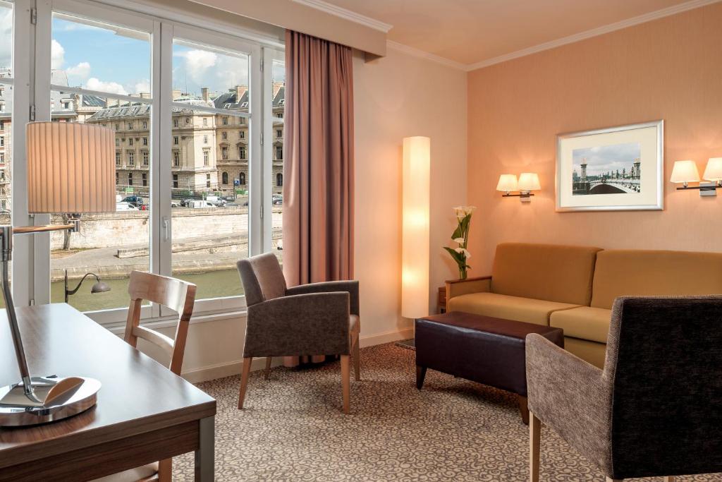 Четырехместный (Апартаменты, вид на Сену) апарт-отеля Citadines Saint-Germain-des-Prés Paris, Париж