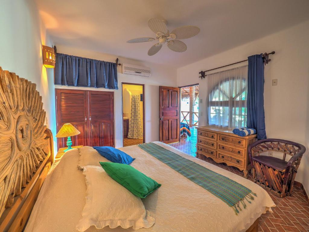 Двухместный (Улучшенный двухместный номер с 1 кроватью или 2 отдельными кроватями и террасой) отеля La Cruz Inn, Крус-де-Уанакакстле