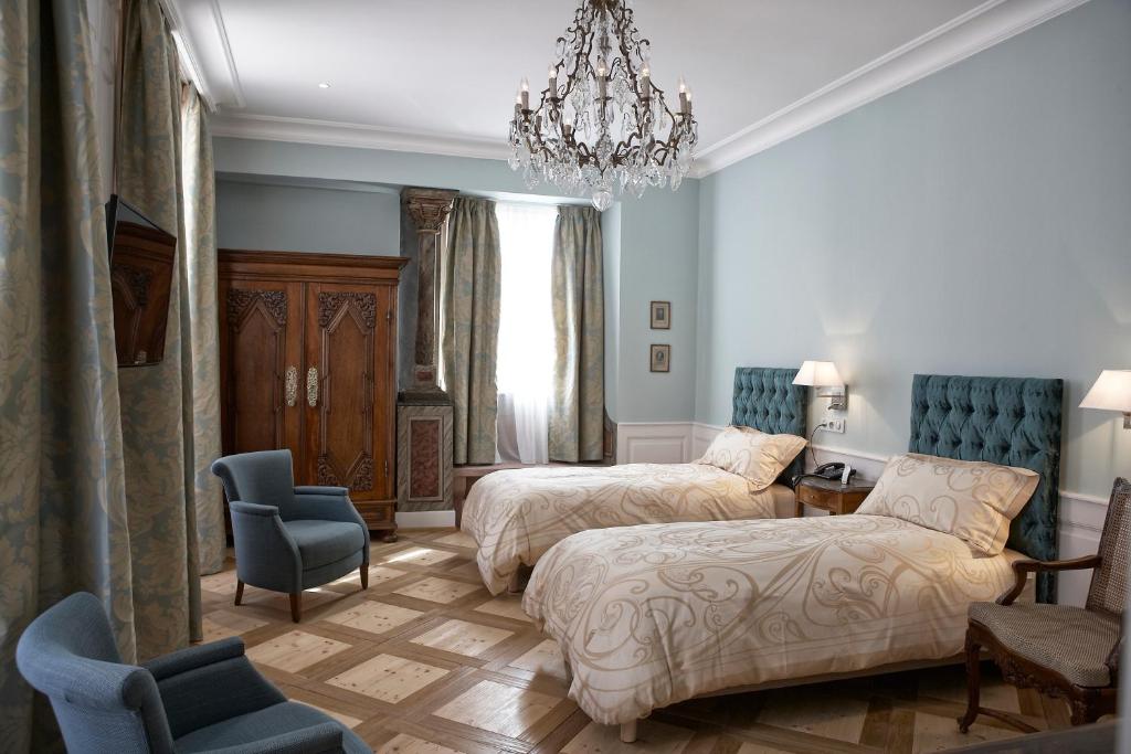 Двухместный (Улучшенный двухместный номер с 2 отдельными кроватями) отеля Hôtel & Spa Le Bouclier D'or, Страсбург