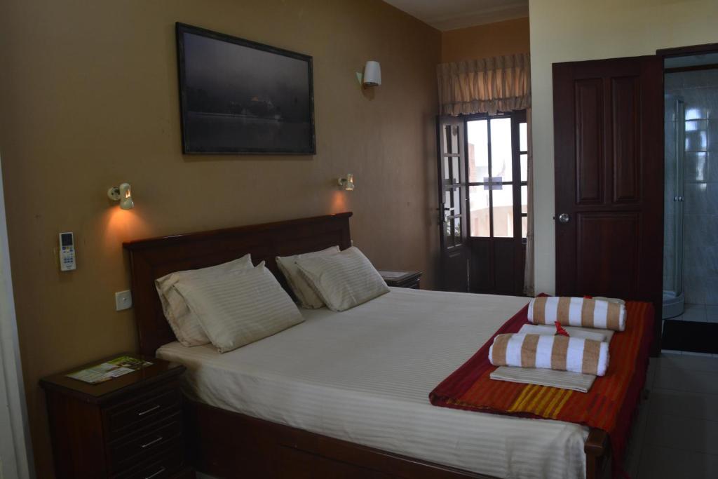 Двухместный (Двухместный номер Делюкс с 1 кроватью) гостевого дома Janishi Residencies, Негомбо