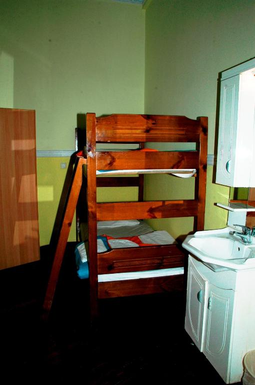 Номер (Спальное место в 4-местном общем номере для мужчин и женщин с ванной комнатой) хостела Lozanni, Афины