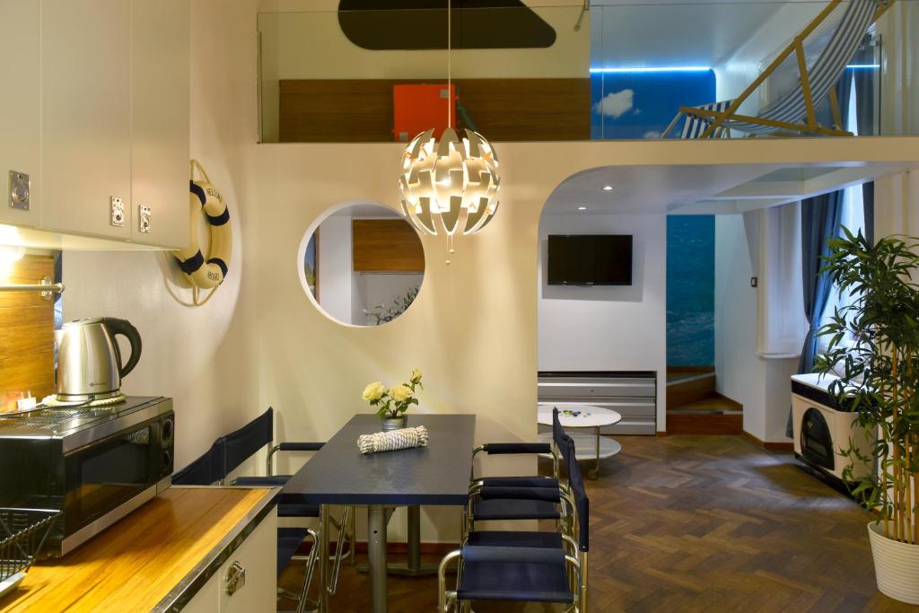 Студио (Апартаменты-студио с дизайном в тематике «Яхта») апарт-отеля Design Apartments Budapest2, Будапешт