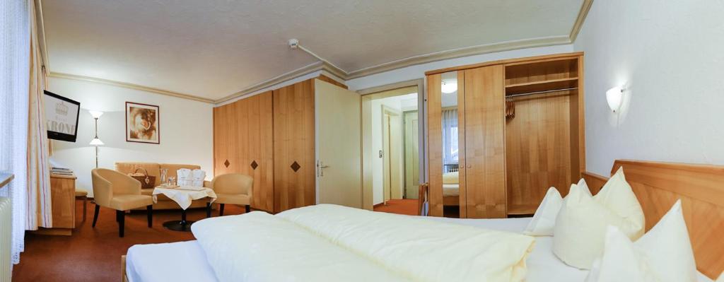 Двухместный (Улучшенный двухместный номер с 1 кроватью) отеля Sporthotel Krone, Шоппернау