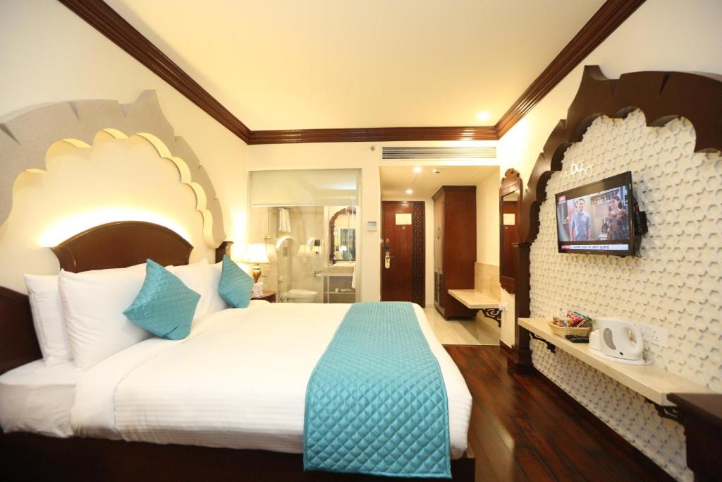 Трехместный (Трехместный номер Делюкс) отеля Comfort Inn Sapphire, Джайпур