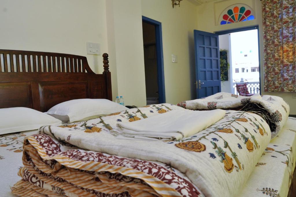 Двухместный (Улучшенный номер с кроватью размера «king-size») отеля Haveli Kalwara, Джайпур