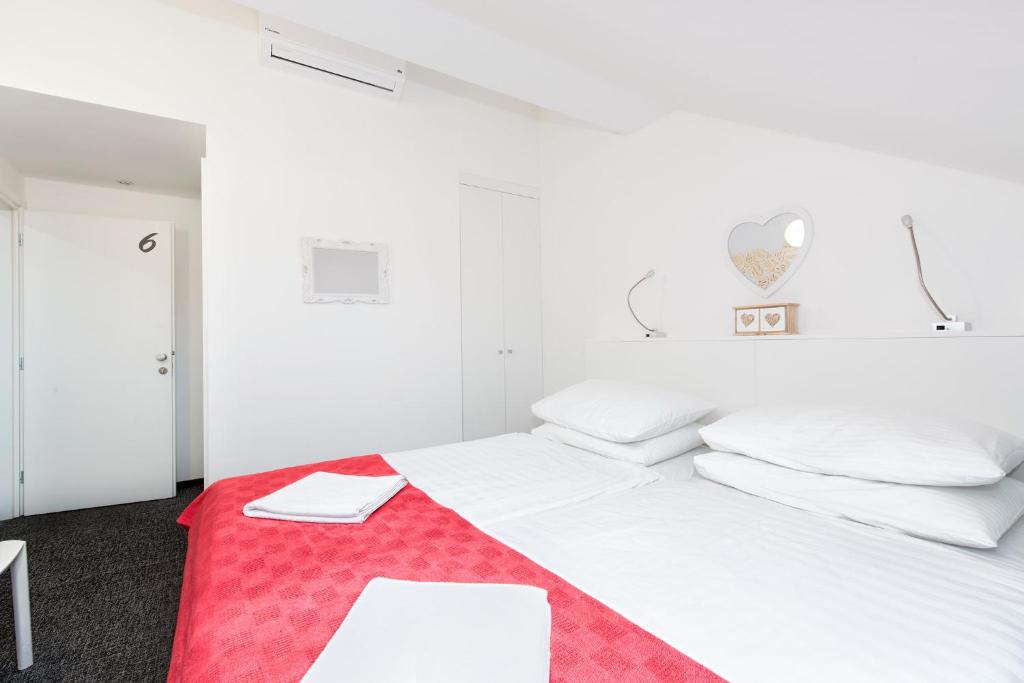 Двухместный (Стандартный двухместный номер с 2 отдельными кроватями) гостевого дома Tia Apartments and Rooms, Загреб