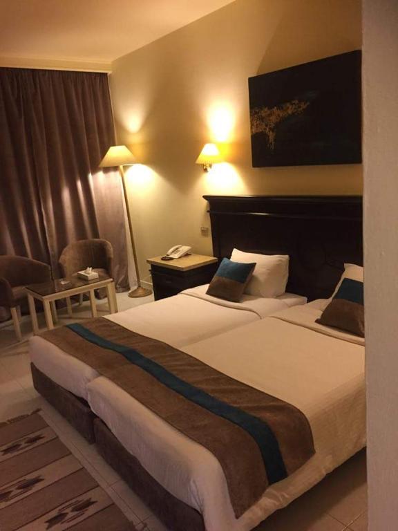 Двухместный (Стандартный двухместный номер с 2 отдельными кроватями и видом на бассейн) курортного отеля Cataract Resort Naama Bay, Шарм-эль-Шейх