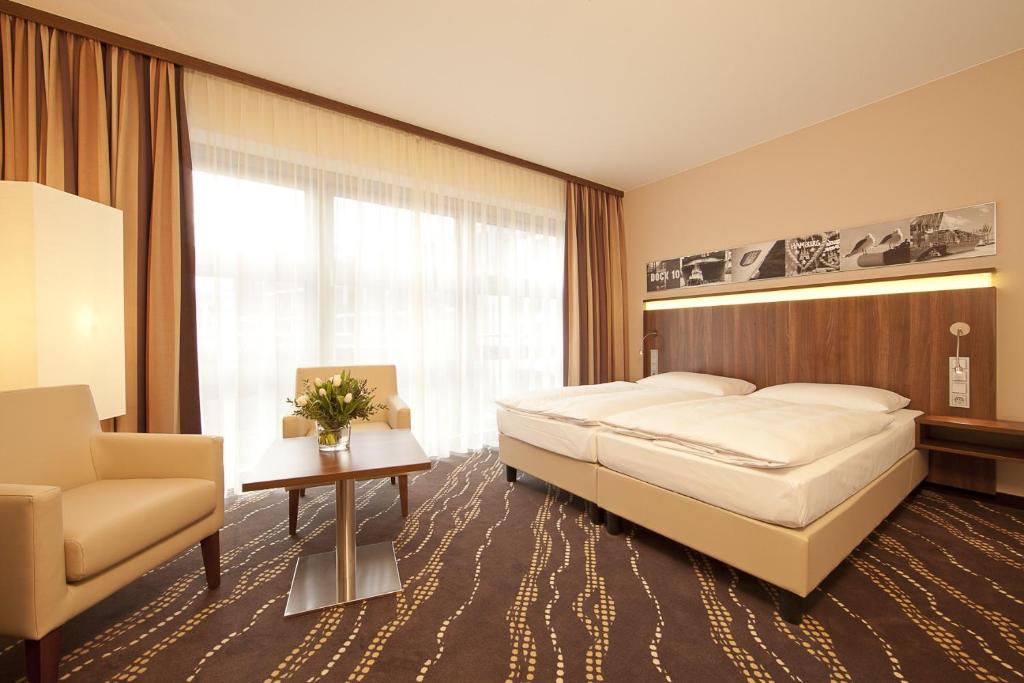 Двухместный (Улучшенный двухместный номер с 1 кроватью) отеля Heikotel - Hotel Am Stadtpark, Гамбург
