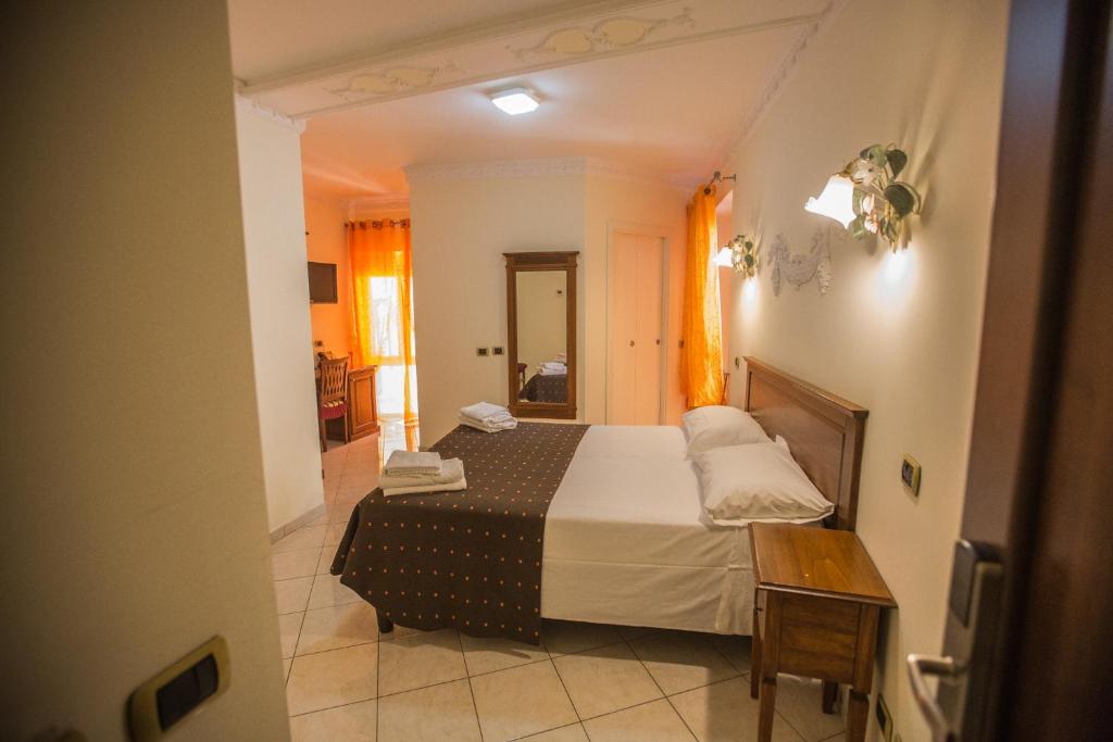Двухместный (Двухместный номер с 1 кроватью или 2 отдельными кроватями - В отдельном здании) отеля Hotel Grifo, Рим