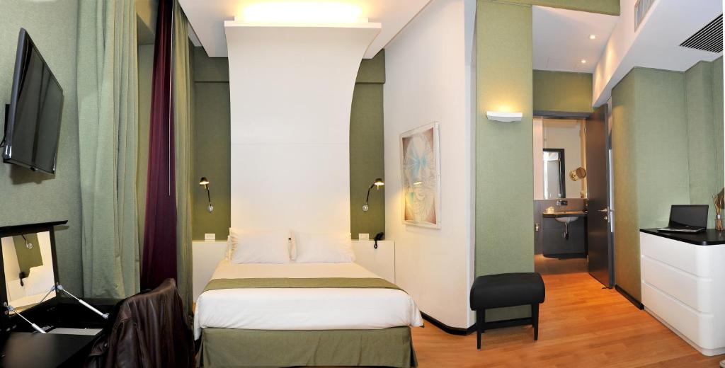 Двухместный (Представительский двухместный номер с 1 кроватью) отеля Culture Hotel Centro Storico, Неаполь