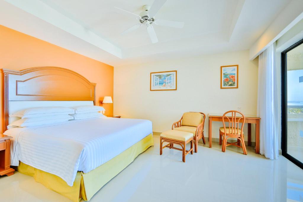 Двухместный (Двухместный номер Premium Level с 1 кроватью, рядом с океаном (для 2 взрослых и 2 детей)) курортного отеля Occidental Tucancún, Канкун
