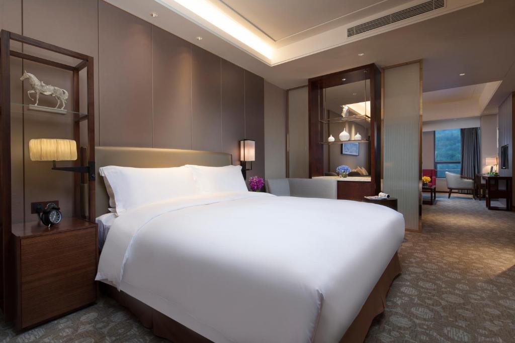 Сьюит (Улучшенный люкс) отеля Ramada Jinan, Цзинань