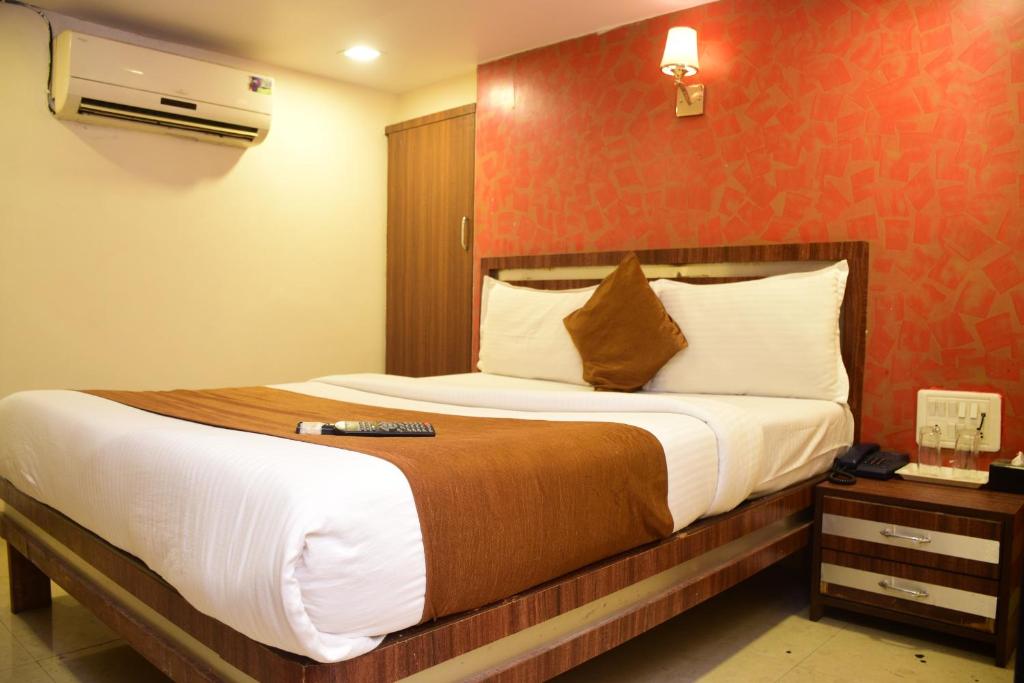 Двухместный (Двухместный номер Делюкс с 1 кроватью или 2 отдельными кроватями) отеля Hotel K.C Residency, Мумбай