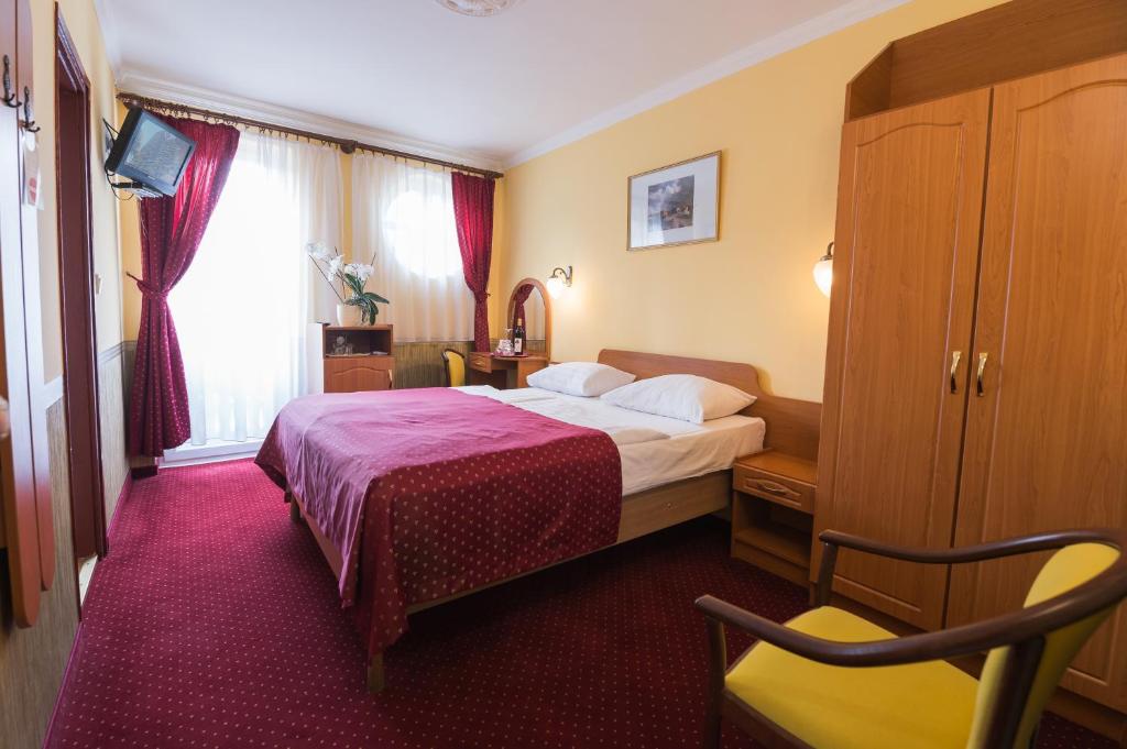 Двухместный (Классический двухместный номер с 1 кроватью или 2 отдельными кроватями) отеля Hotel Korona Wellness, Rendezvény és Borszálloda, Эгер