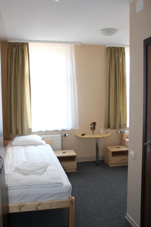 Двухместный (Двухместный номер с 2 отдельными кроватями и собственной ванной комнатой) отеля Windrose, Лиепая