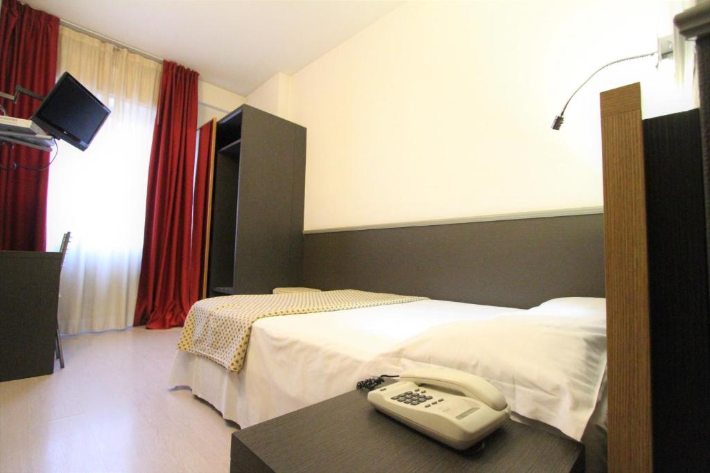 Двухместный (Двухместный номер эконом-класса с 1 кроватью) отеля Hotel Corallo, Милан