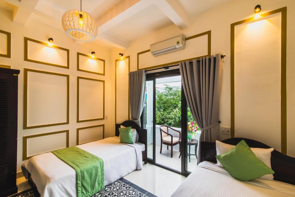 Двухместный (Двухместный номер с 1 кроватью и балконом) отеля Thien Phu Hotel, Хюэ