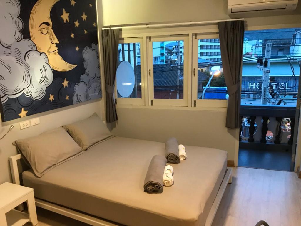 Двухместный (Двухместный номер с 1 кроватью или 2 отдельными кроватями, общая ванная комната) хостела The Moon Hostel Huahin, Хуахин