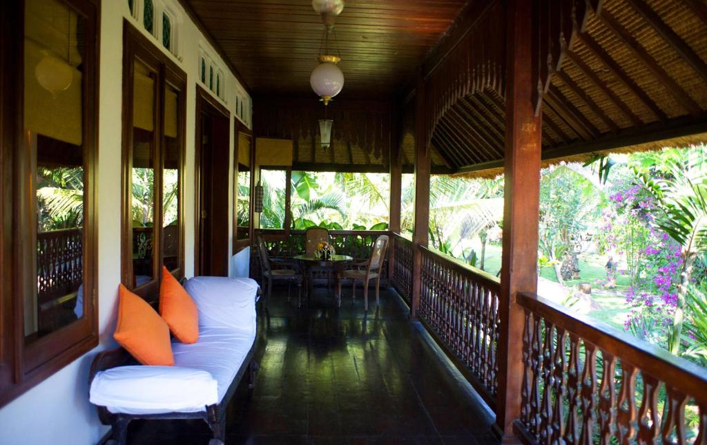 Семейный (Семейный люкс с балконом) отеля Hotel Tugu Bali, Чангу