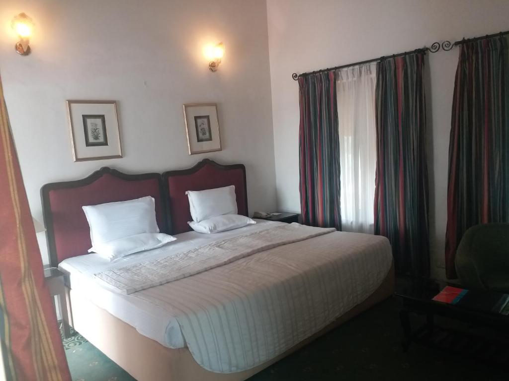Двухместный (Двухместный номер Делюкс с 1 кроватью) отеля Jayamahal Palace Hotel, Бангалор