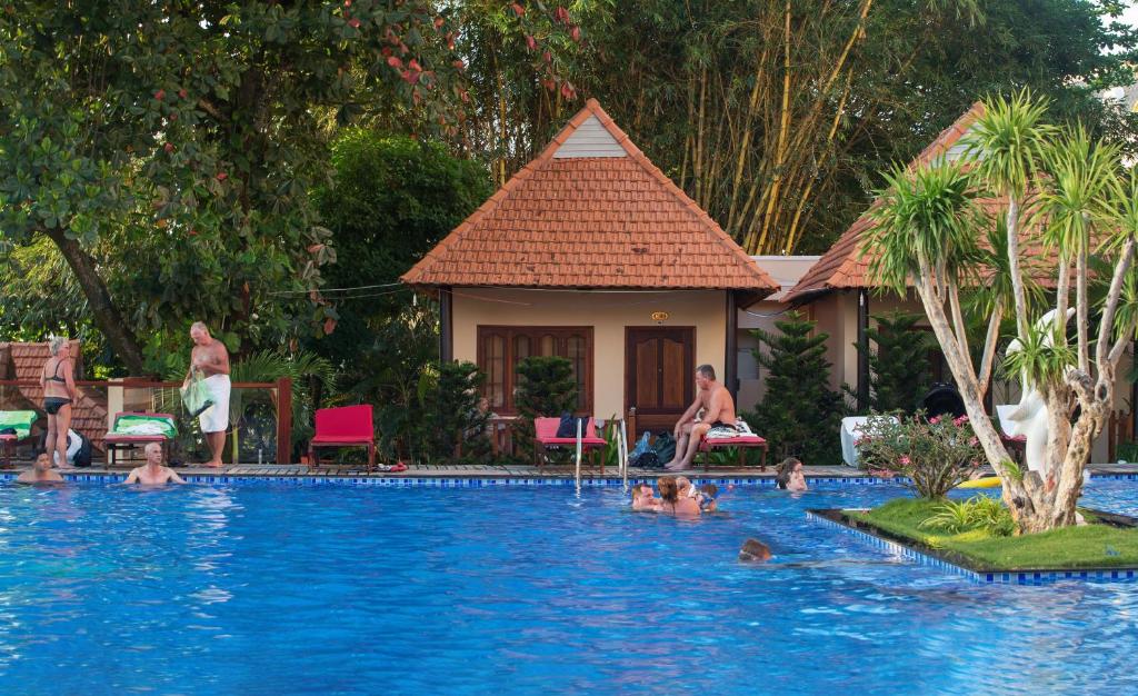 Двухместный (Бунгало с видом на бассейн) курортного отеля Kim Hoa Resort, Дуонг-Донг