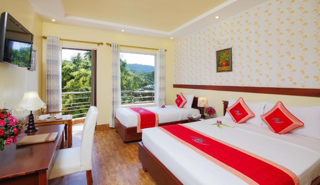 Двухместный (Улучшенный номер с видом на сад) курортного отеля Kim Hoa Resort, Дуонг-Донг