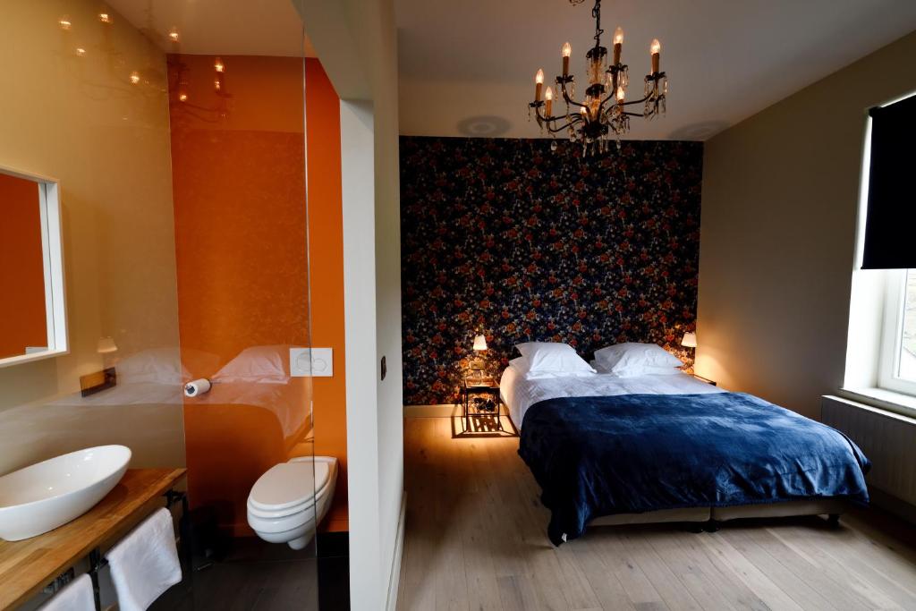 Двухместный (Улучшенный номер с кроватью размера «king-size») отеля Maison Stout, Хасселт