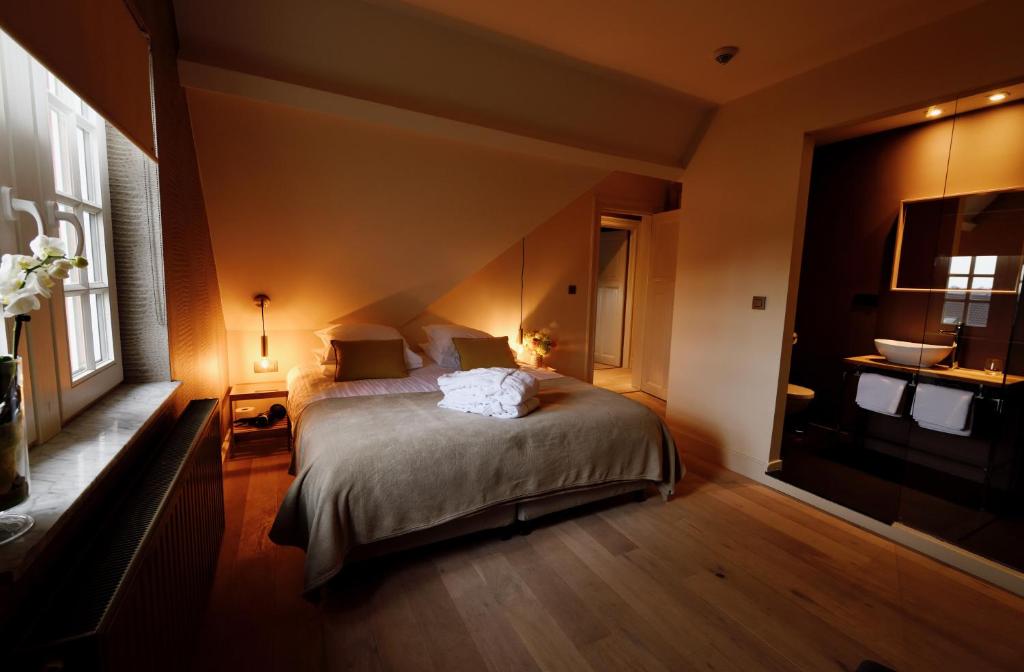 Двухместный (Улучшенный номер с кроватью размера «king-size») отеля Maison Stout, Хасселт