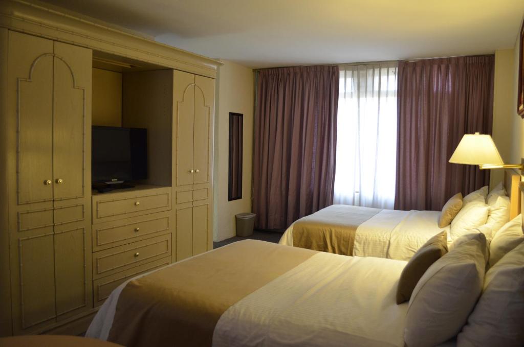 Четырехместный (Представительский двухместный номер с 1 кроватью - Для некурящих) отеля Best Western PLUS Plaza Florida & Tower, Ирапуато