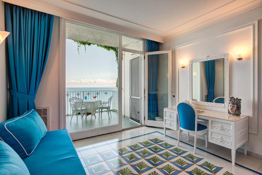 Двухместный (Двухместный номер Делюкс с 1 кроватью или 2 отдельными кроватями и видом на море) отеля Grand Hotel Riviera, Сорренто