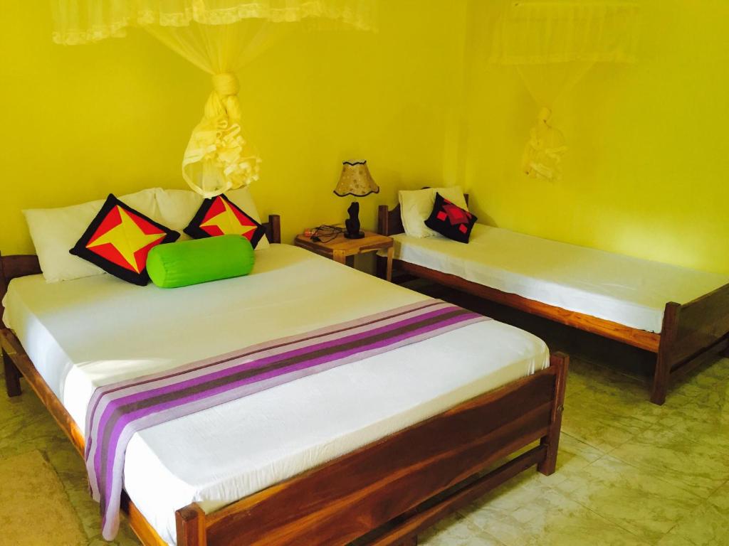 Трехместный (Стандартный трехместный номер) отеля Sigiri Rainbow Lodge, Сигирия