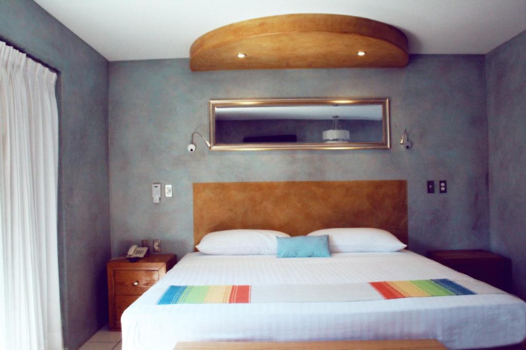 Двухместный (Улучшенный номер с 1 кроватью) отеля Hotel Rio Malecon, Пуэрто-Вальярта