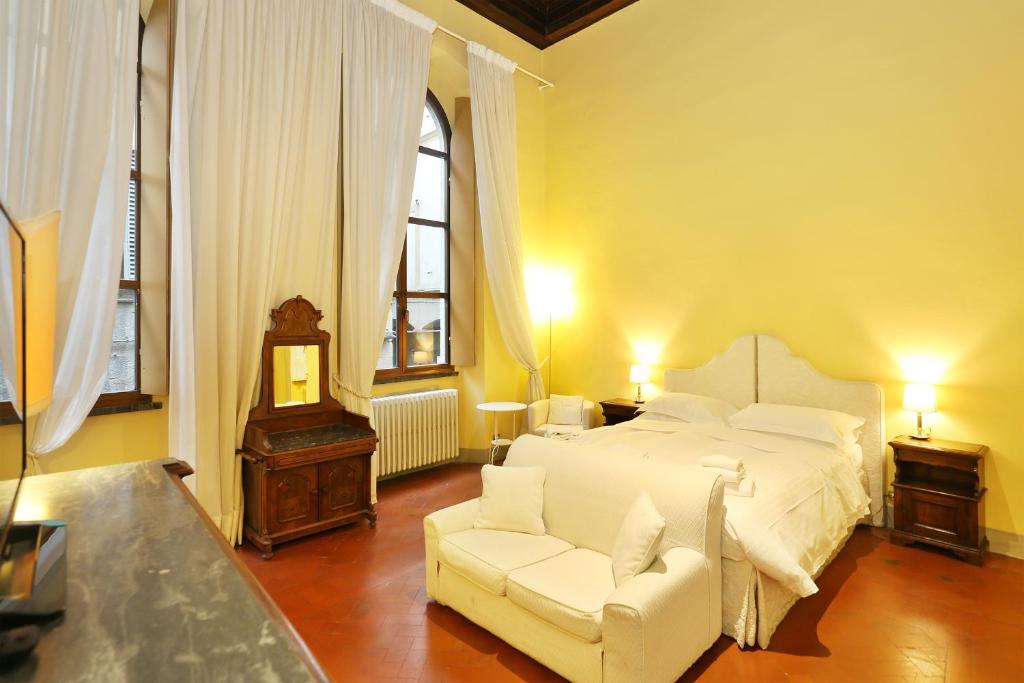 Апартаменты (Апартаменты с 2 спальнями) гостевого дома Residenza D'Epoca Via Santo Spirito 6, Флоренция