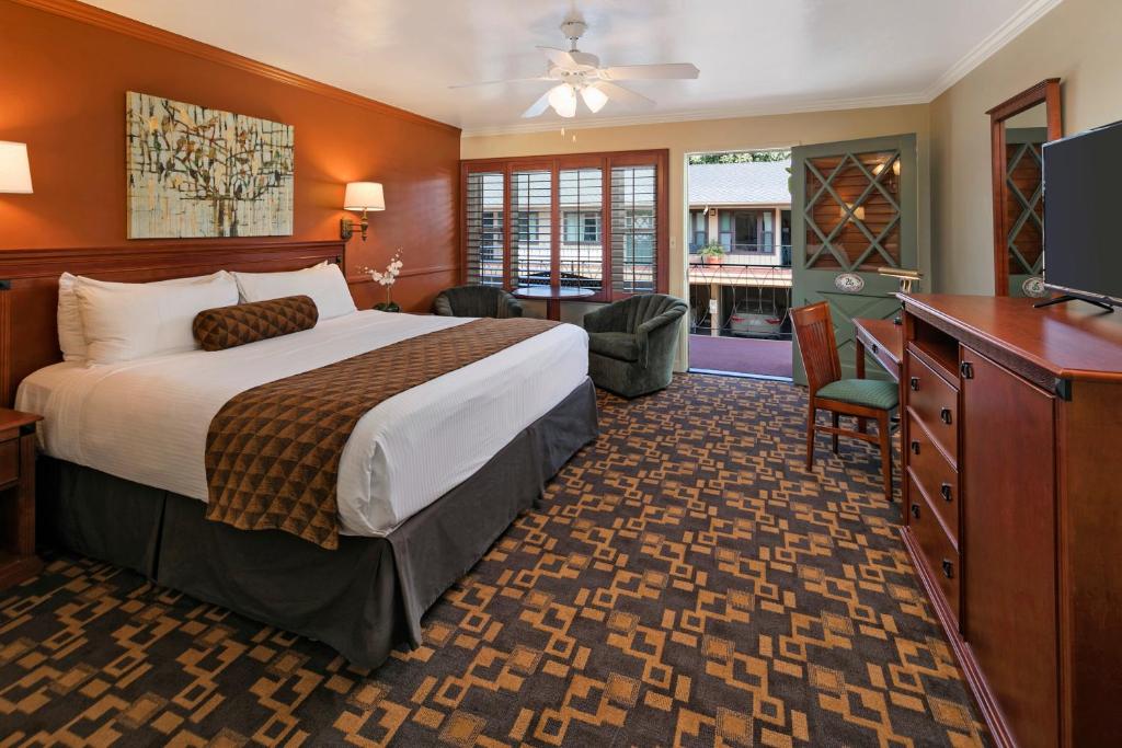 Двухместный (Стандартный номер с кроватью размера «king-size») отеля Brisas Del Mar Inn at the Beach, Санта-Барбара