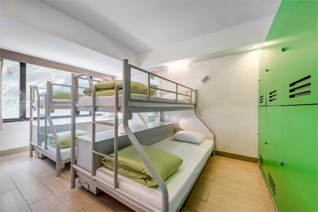 Номер (Спальное место в общем 8-местном номере для мужчин) хостела YHA Mei Ho House Youth Hostel, Гонконг (город)