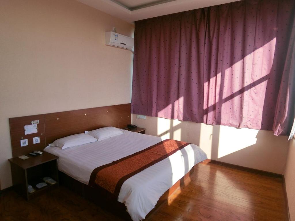 Двухместный (Номер с кроватью размера «queen-size», вид на море) отеля Richmond Hotel, Циньхуандао