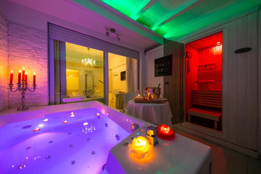 Сьюит (Suite with private Spa Bath and Sauna) отеля Suites Roma Tiburtina, Рим