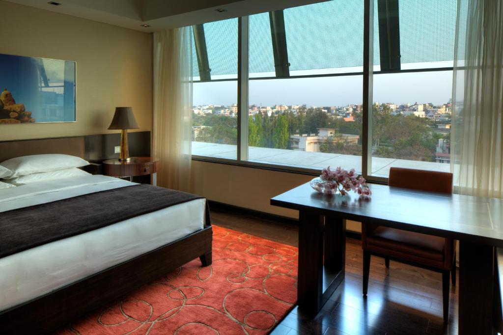 Апартаменты (One-Bedroom Apartment - 20% Discount on Food & Beverages) отеля Park Hyatt Hyderabad, Хайдарабад