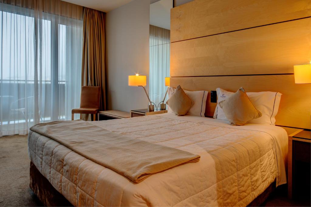 Двухместный (Стандартный двухместный номер с 1 кроватью или 2 отдельными кроватями) отеля VIP Executive Azores Hotel, Понта-Делгада