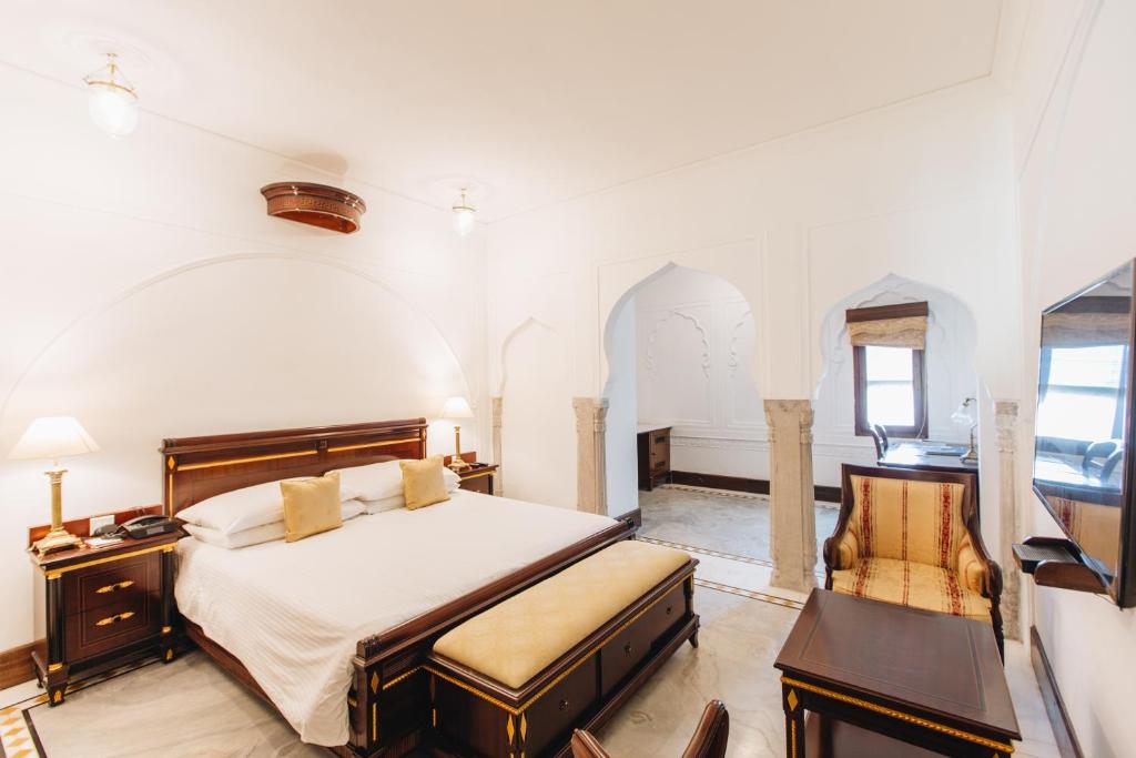 Двухместный (Номер «Премьер») отеля The Raj Palace (Small Luxury Hotels of the World), Джайпур