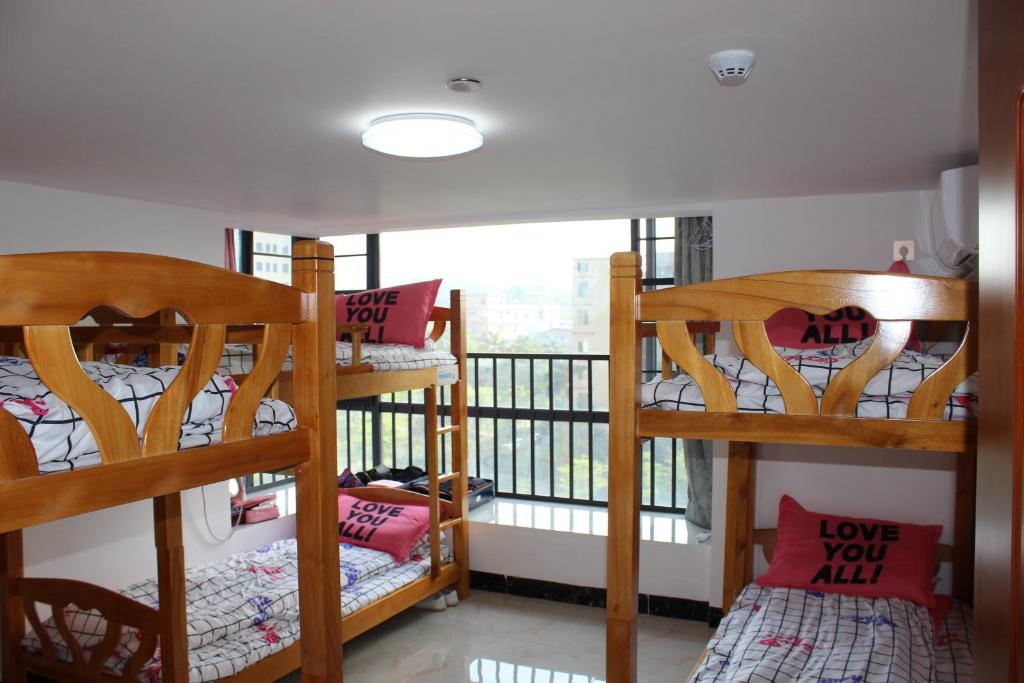 Номер (Кровать в общем 6-местном номере для мужчин и женщин) хостела Muliang Youth Inn Changlong North Branch, Гуанчжоу