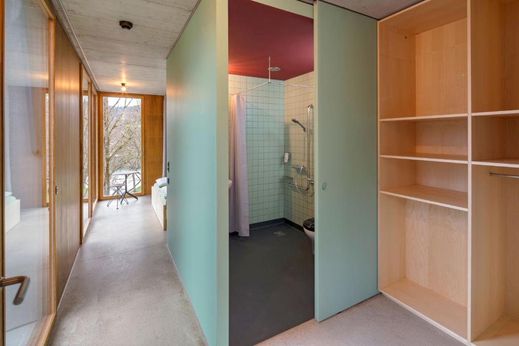 Двухместный (Двухместный номер с 1 кроватью и ванной комнатой) хостела Bern Youth Hostel, Берн