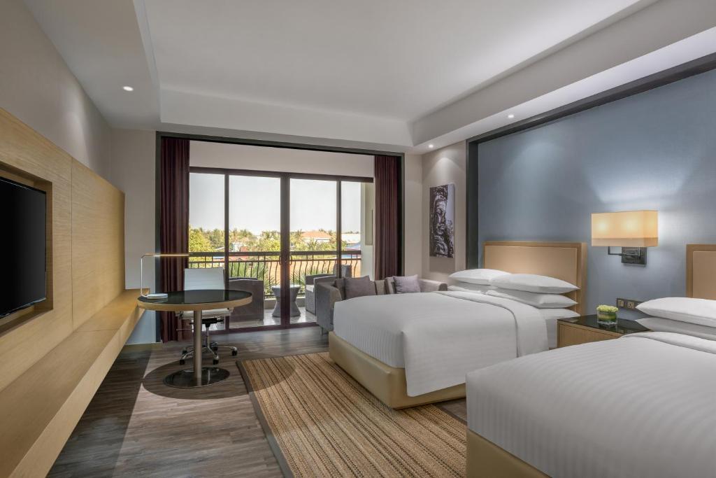 Двухместный (Номер Делюкс с 2 двуспальными кроватями) отеля Courtyard by Marriott Siem Reap Resort, Сием Рип